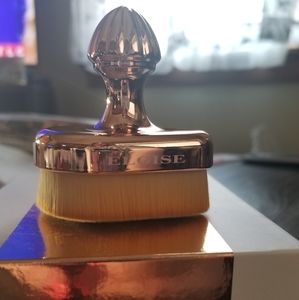 Eloise Mini teardrop makeup brush